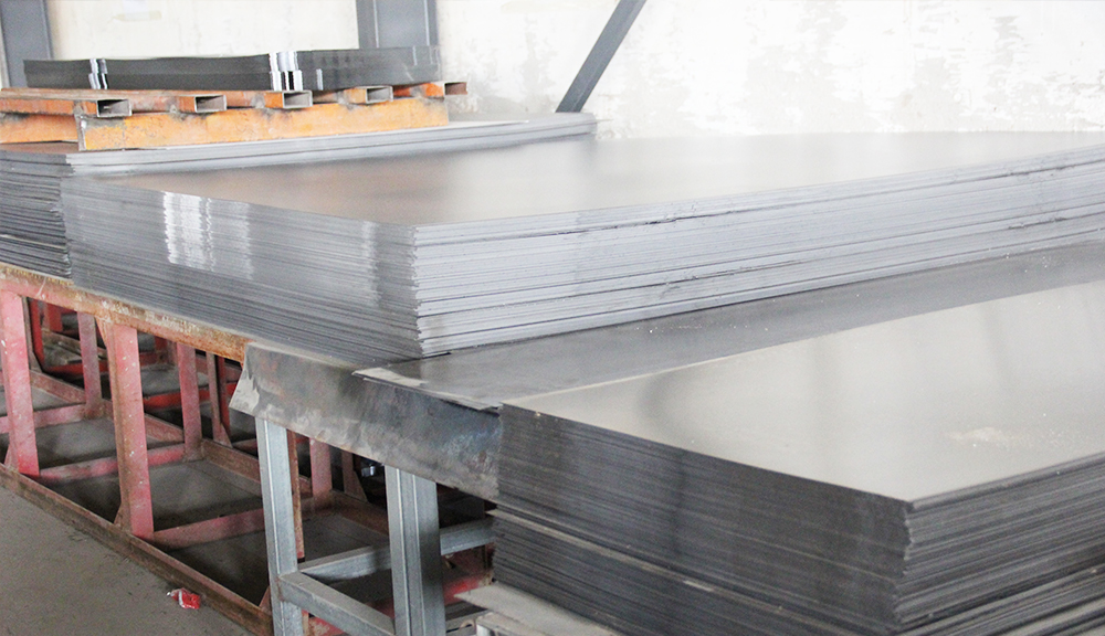 等待切割的钢板